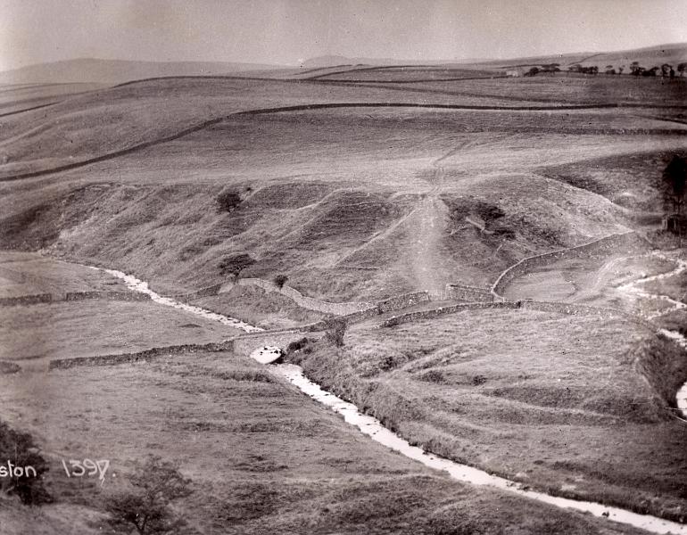 LP and Bookilber Becks 1912.jpg - The Scaleber and Bookil Gill Becks above Long Preston in 1912. The Pack Horse Bridge was washed away in July 1920 and replaced with a wooden bridge in 1982.